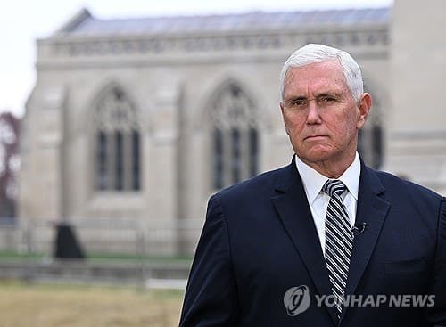 트럼프 1기 부통령 "밴스, 이란 핵포기·무조건 항복 받아내야"