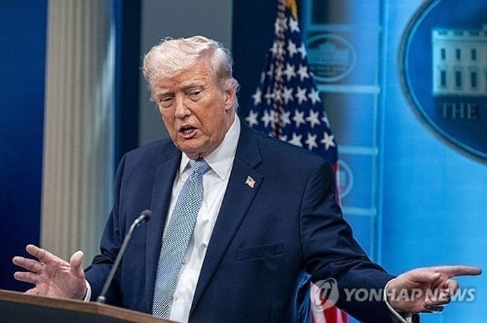 휴전 하루만에 흔들린 호르무즈, 트럼프 "이란, 회담에선 훨씬 합리적…협상 타결 가능성 매우 높아"