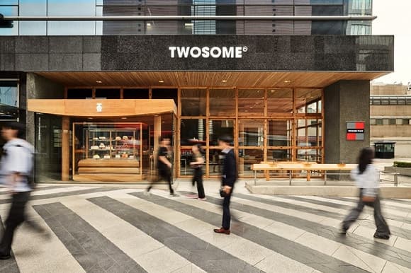 다이닝브랜즈그룹, '치킨 1위' 매출 6천억 첫 돌파…투썸플레이스도 매출 1조 돌파