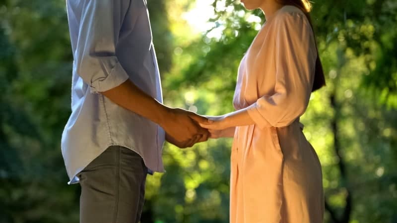 "스킨십 유혹" 조심…봄철 돌싱 데이트, 이것만 알고가자