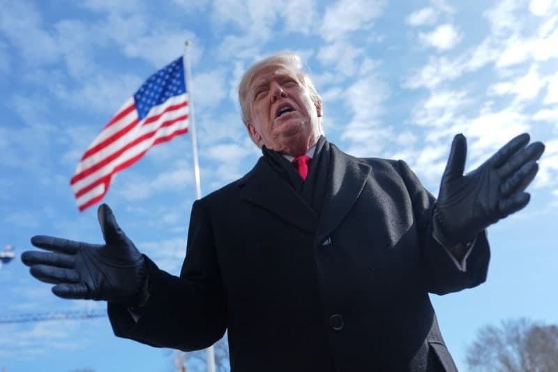 트럼프, 이란 협상 앞두고 호르무즈·핵무기 동시 압박