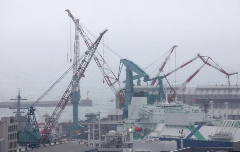 HD현대重 잠수함 화재, 고립된 60대 근로자 33시간 만에 시신 수습