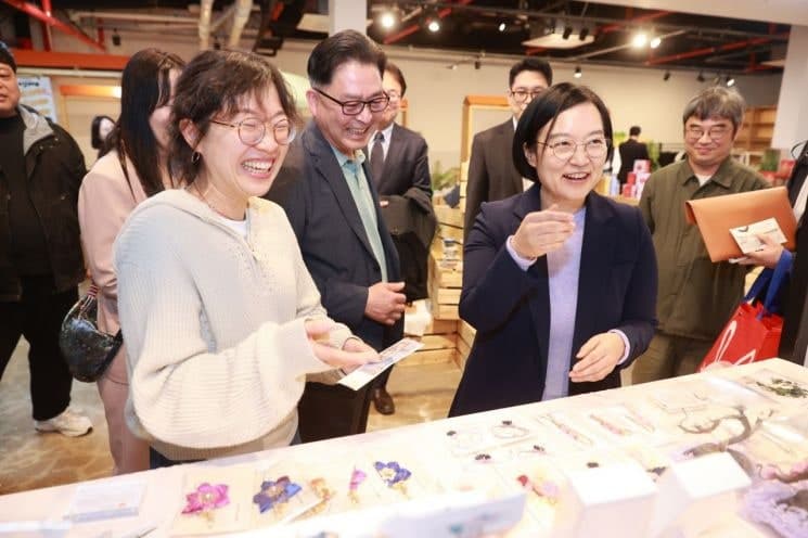 한성숙 장관, 전주서 청년상인 만나 "가치 있는 소비 동참" 동행축제 개막 선포