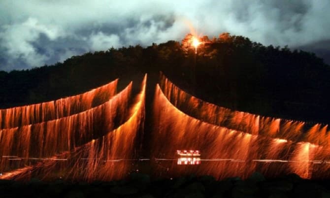 “낙화야!” 65m 절벽서 쏟아지는 불꽃 폭포…안동 하회선유줄불놀이 5월 개막
