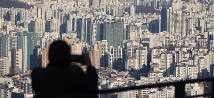 "기준금리 0.25%p 인상시 수도권 집값 0.6% 하락…지방 영향 없어"