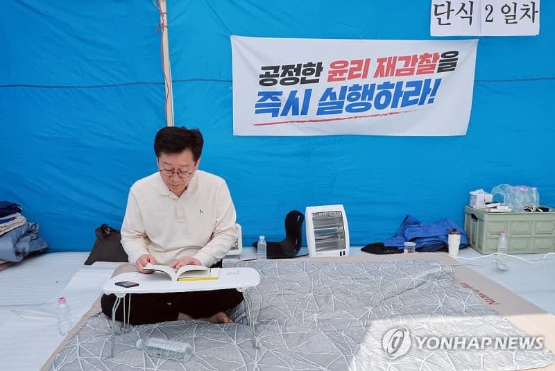 안호영, 이원택 '식비 대납' 의혹 재감찰 요구하며 단식 이틀째…문정복 향해 "아픈 사람에 칼질, 정치 아냐"