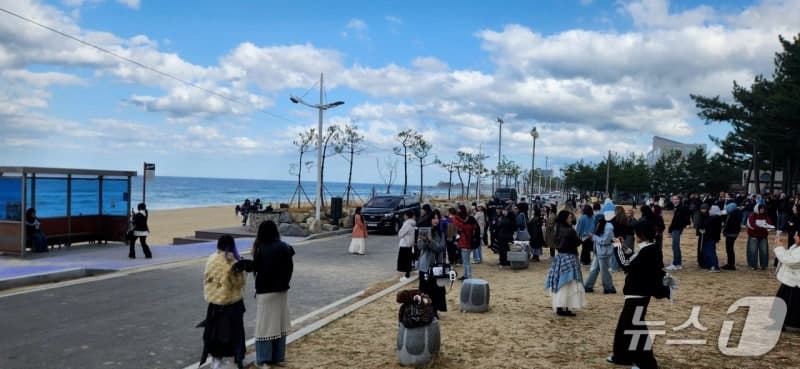 BTS 콘서트에 강릉 'BTS 버스정류장' 인산인해…관광특수 '톡톡'