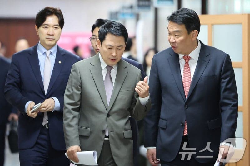 완도 냉동창고 화재, 진압 중 소방관 2명 고립 순직