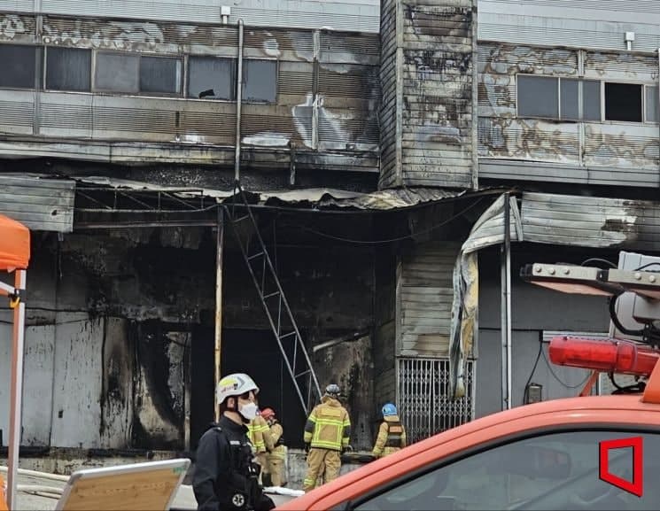 완도 냉동창고 화재 진압 중 소방관 2명 사망…이재명 대통령 "가용 자원 총동원"