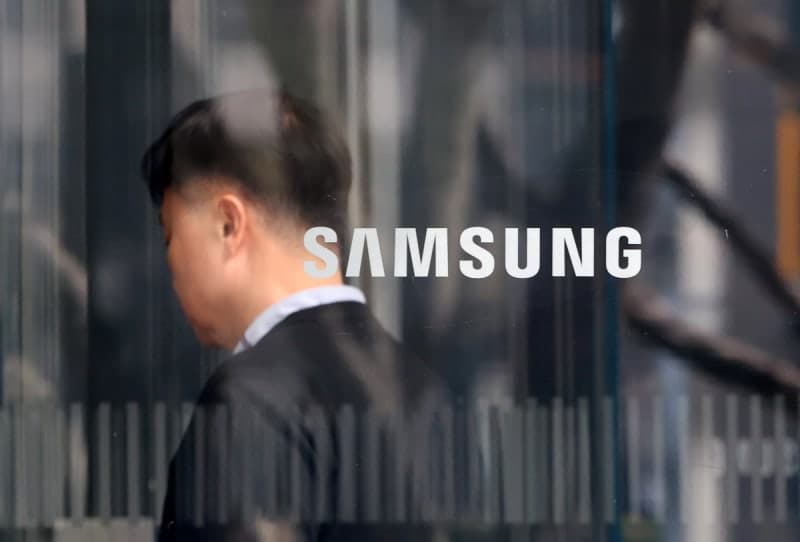 삼성전자 노조 “성과급 40조원 달라”…주주들 “파업시 주가 떨어진다”