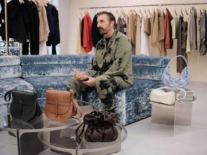 한섬 타임, 유명 가죽 디자이너 보나스트레와 협업 핸드백 4종 출시