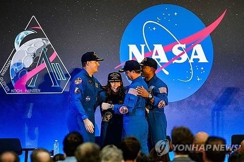 아르테미스 2호 환영식, 53년 만 성공적 인류 달 비행…선장 "지구서 산다는 건 특별한 일"