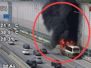 경부고속도로 기흥휴게소 인근 달리던 고속버스 불…승객 20여명 전원 대피