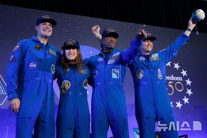 아르테미스 2호 지구 무사 귀환, 54년 만의 유인 달 임무 성공…"지구서 산다는 건 놀라운 일!"