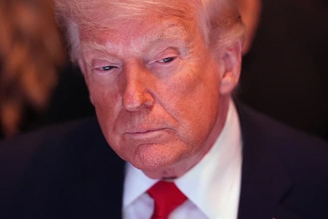 트럼프 "미 해군, 호르무즈 모든 선박에 봉쇄 조치 시작"