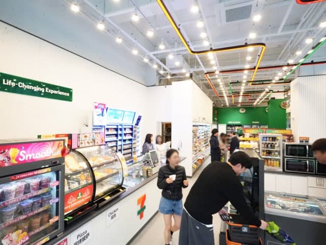 "유가 올라서" 세븐일레븐, 점주 대상 매장용 비닐봉투 39% 인상