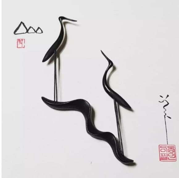 이 대통령, 폴란드 총리에 '반려견 한복망토'와 '스마트 워치' 등 맞춤형 선물