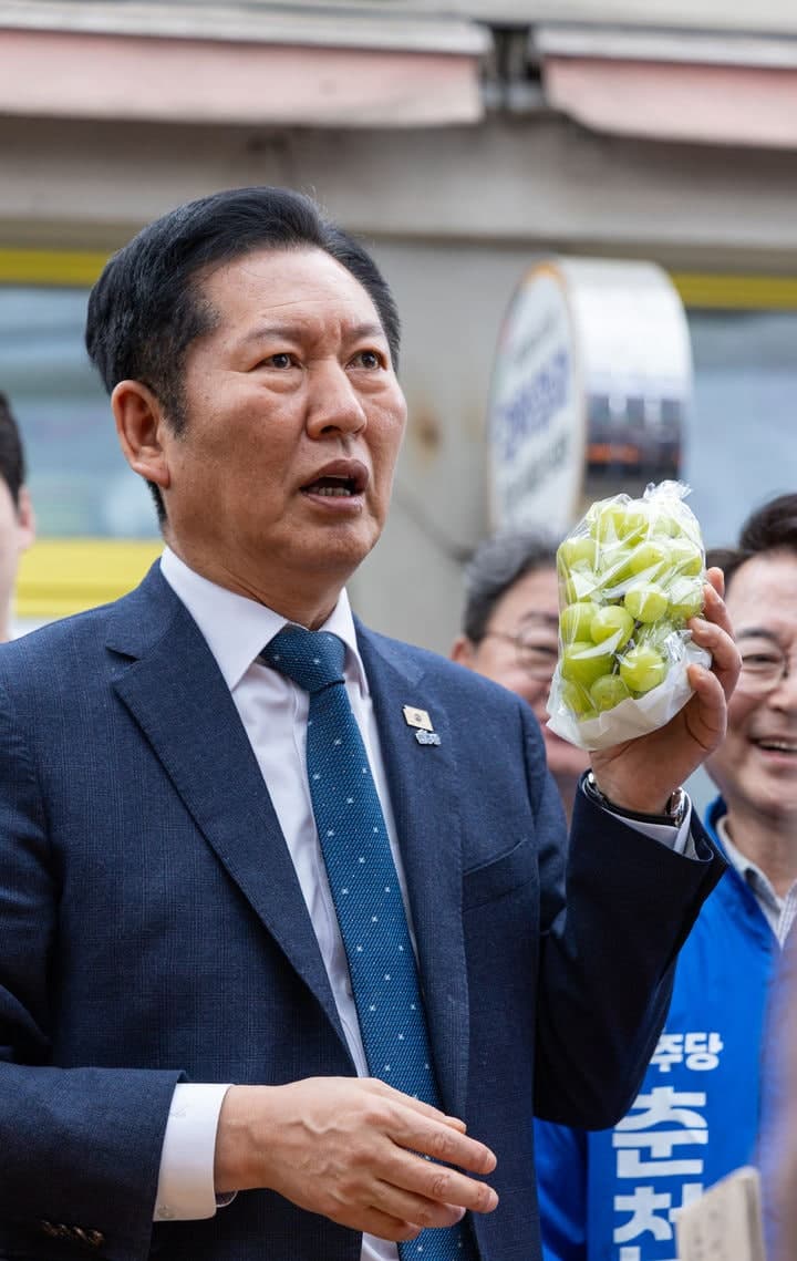 정청래 "추미애는 민주당의 전략 자산"…추미애 "선거 승리 위해 함께 할 것"