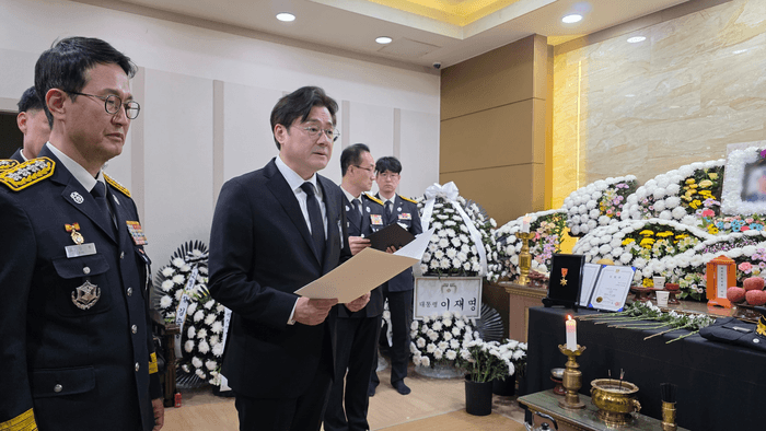 이재명 대통령, 완도 화재 순직 소방관에 "숭고한 희생 잊지 않겠다"