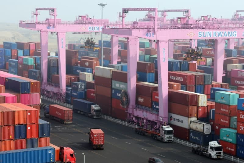 4월 1~10일 수출 36.7% 증가 '역대 최대'…반도체 152.5% 급증