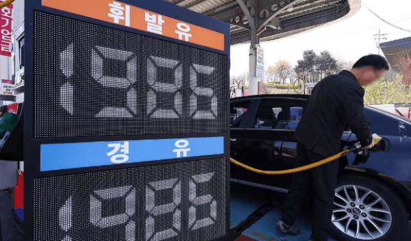 美, 이란 해상 봉쇄 예고에 국제유가 100달러대 급등…국내 기름값도 상승 압력