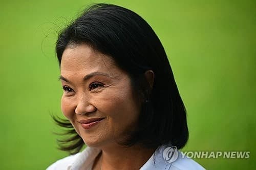 "페루 대선 출구조사 1위" 후지모리, 3전4기 주인공 될까…결선투표 전망