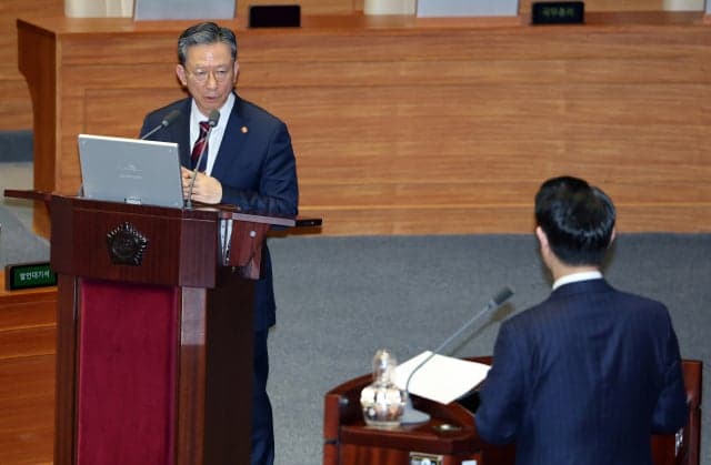 정성호 법무장관, 전재수 불기소에 "봐주려면 시간 지나서 했을 것"