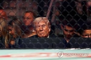 트럼프 "이란 협상장 완전 떠나지 않아…결국 요구 수용할 것"