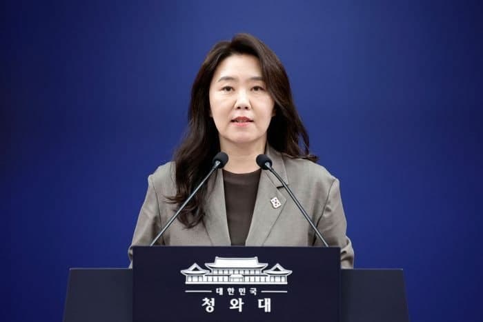 靑, 美 호르무즈 봉쇄 예고에 "항행 자유는 모든 국가의 이익 부합 대상"