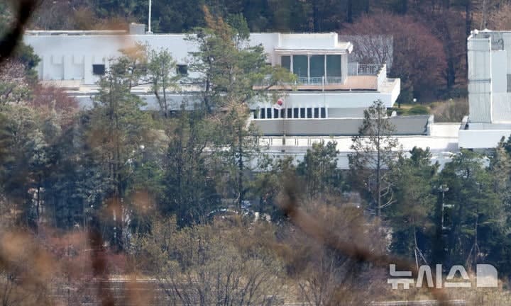 “김건희 요구로 대통령 관저에 방탄창호 다다미방 설치” 21그램 前직원 증언