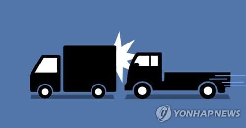 김해서 갓길 굴착기 피하려 정차 중이던 화물차-트럭 추돌…40대 1명 숨져