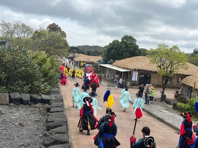 “정의현감 행차요”… 600년 전으로 돌아간 제주 성읍마을, 전통문화 한마당