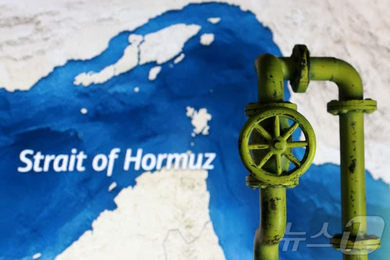 이란 혁명수비대 "호르무즈 완전 통제…美 오판 시 죽음의 소용돌이"