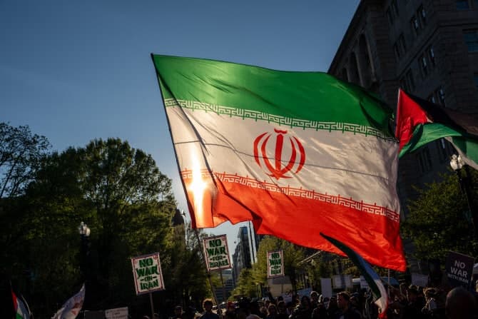 美·이란, 핵포기·호르무즈 장벽 못 넘고 종전협상 '노딜'… 중동 소용돌이