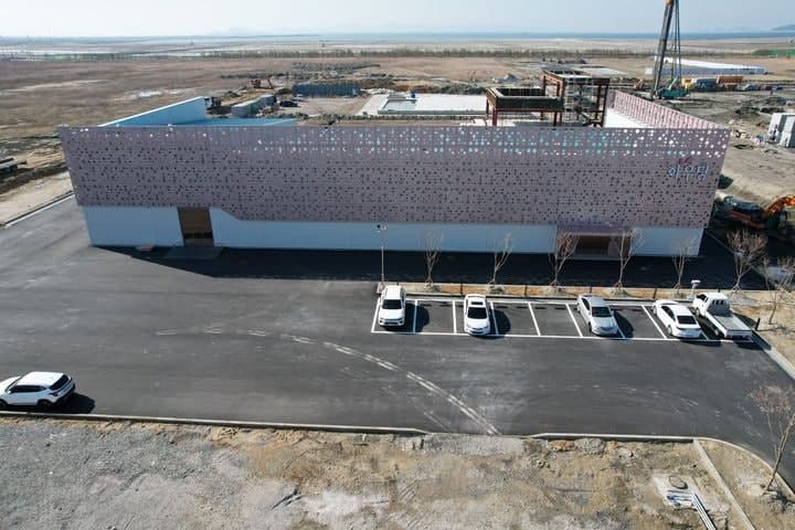 군산 새만금 수산식품단지 '민간 1호 공장' 화우당 준공…가공산업 전환 가속