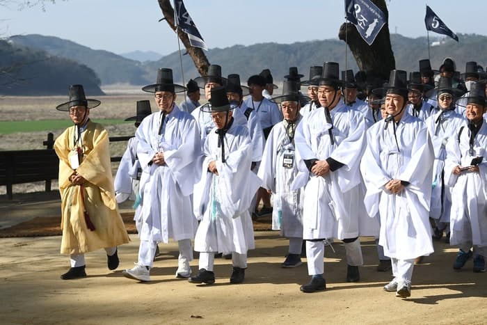 “270km 14일 걸었다”…경북 ‘퇴계 귀향길’ 250명 완주 역대 최대