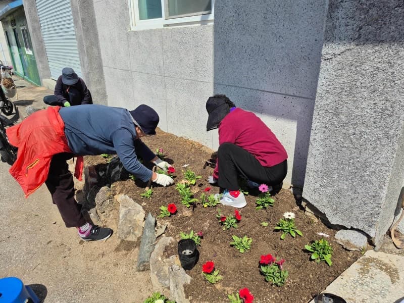 춘천시, 치매안심마을에 주민 참여 '기억이 꽃피는 정원' 조성