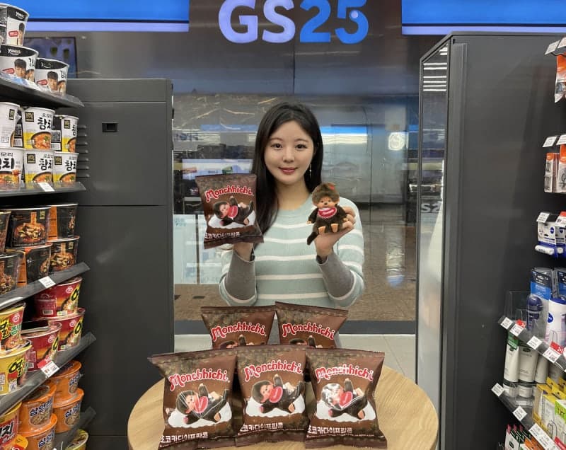 GS25, '몬치치' 앞세워 캐릭터 스낵 62%↑…프리미엄 팝콘 출시