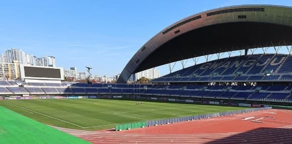 '흉기' 들고 광주 월드컵경기장 진입 시도하다 제지당하자 자해한 20대