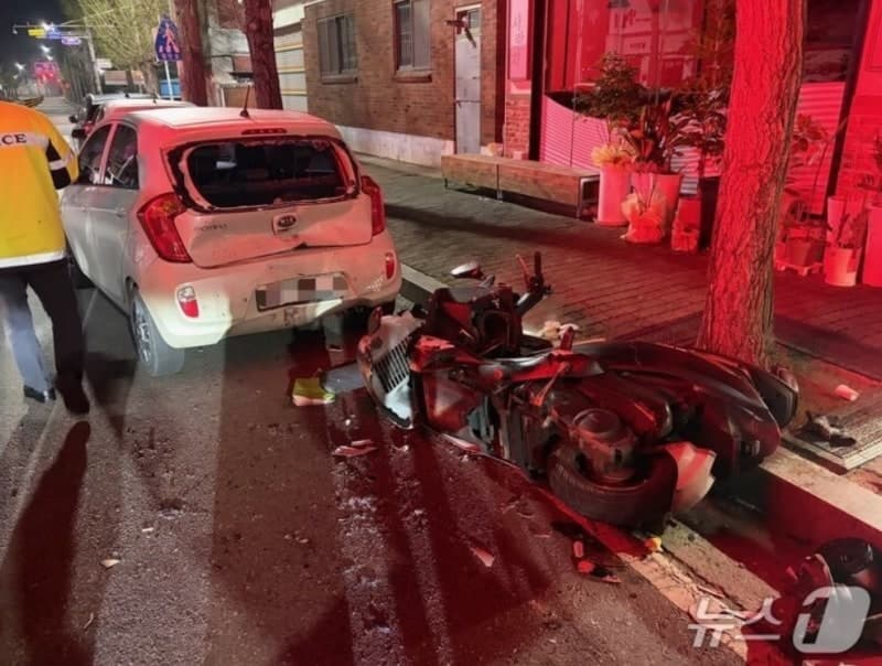 술 취한 10대, 오토바이 몰다 주차 차량 '쾅'…동승자 1명 중상