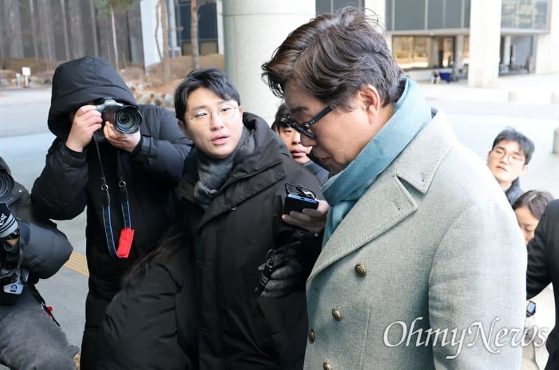 김성태 전 쌍방울 회장 불출석에 동행명령장 발부... "엇갈린 진술, 청문회장서 밝혀야"