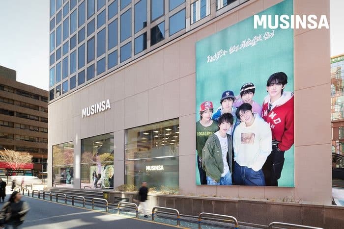 무신사, 강남 오프라인 편집숍서 아티스트 협업 마케팅 강화…'그레일즈X킥플립' 팝업 흥행