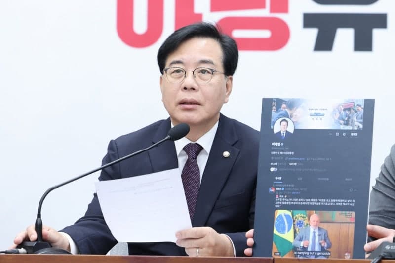 李대통령, 야권 비판에 "명인전 훈수하다 판 엎지 말라" "지구 침공한 화성인 편드나"