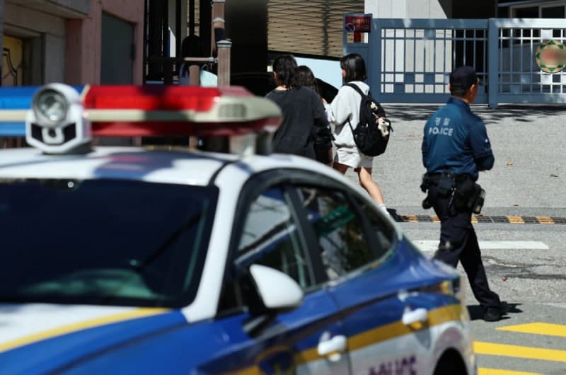 “선생님 저 면담 좀”…흉기로 교사 찌른 고3 학생, 긴급체포