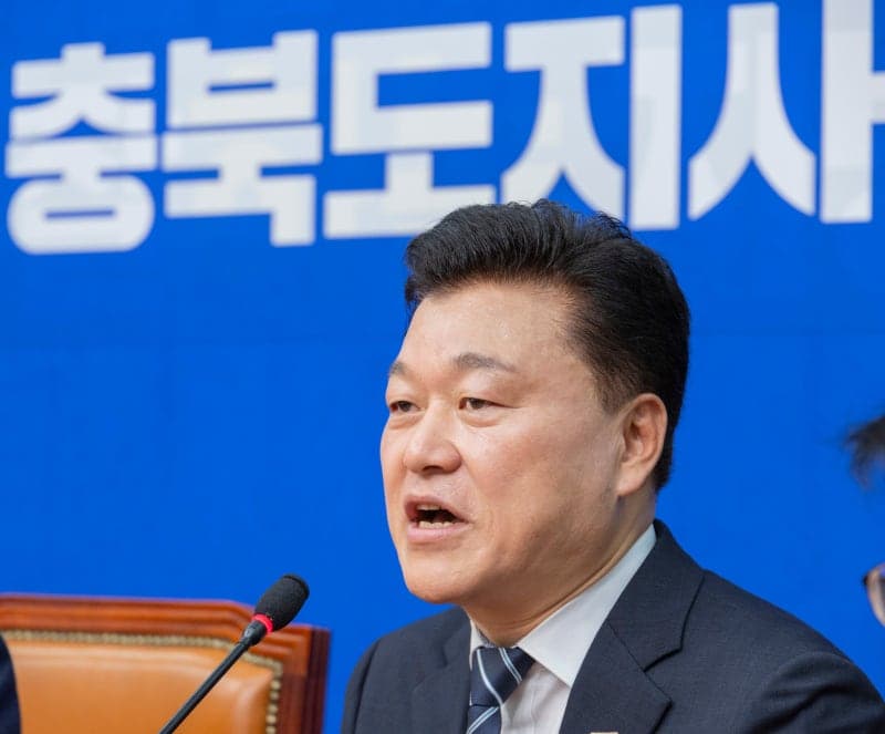 정청래 "신용한, 가장 민주적 절차로 뽑힌 후보…충북의 충복 될 것"