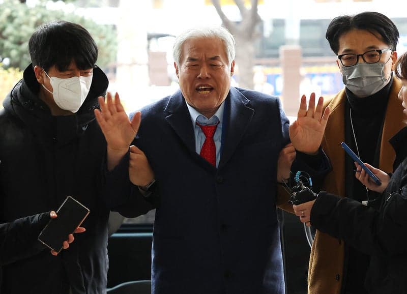 석방되자마자 화상 설교…전광훈, '보석 조건 위반' 고발당해