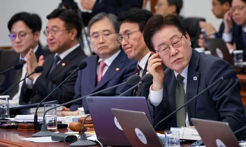 이 대통령 "'새벽종이 울렸네' 관광 새마을운동 해보면 어떨까" 제안