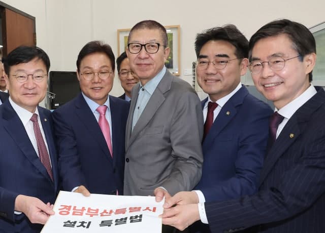 박형준 "전재수, 부산글로벌도시특별법 입장 변화는 시민 농락"