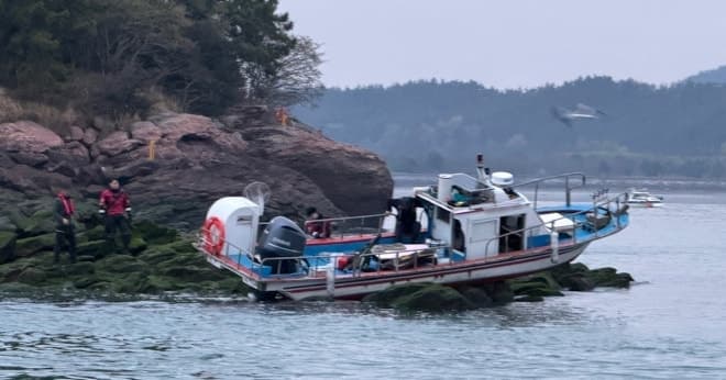 신안 압해도 해상서 어선 좌초…승선원 4명 전원 구조