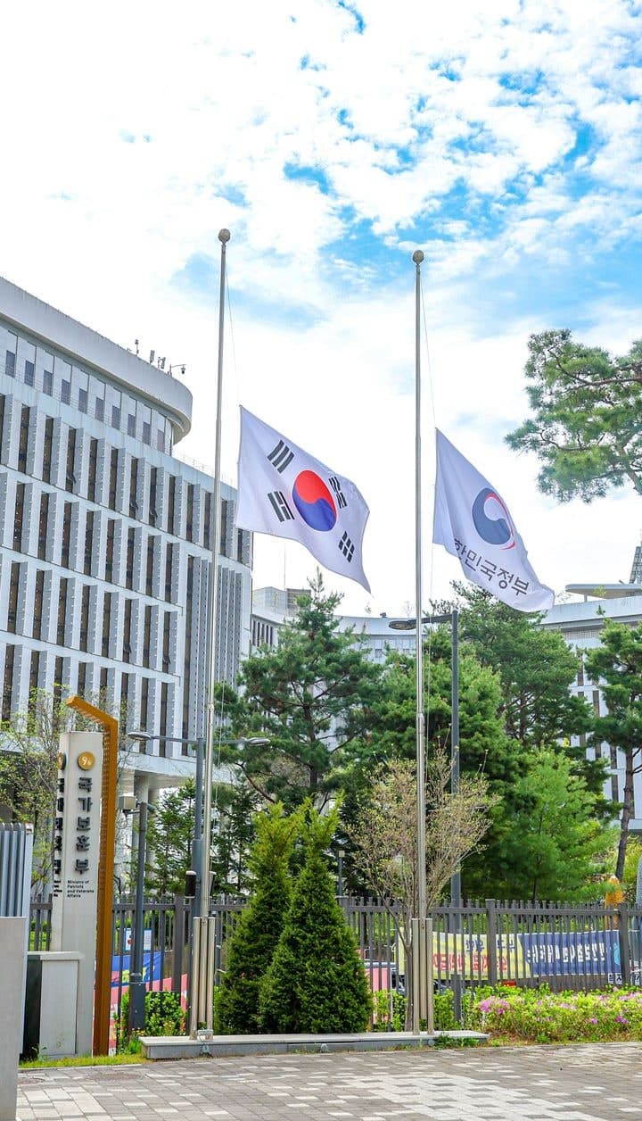 보훈부, 화재 진압 중 순직한 故 박승원·노태영 소방관 애도 조기 게양